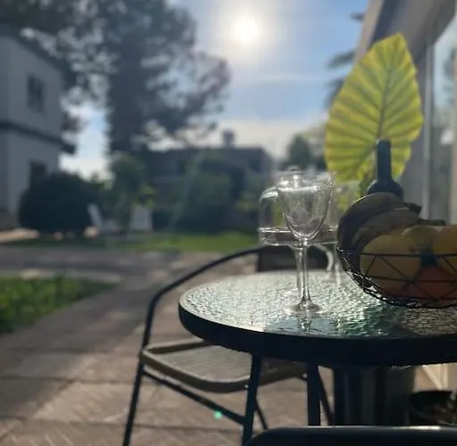 Semesterbostad Garden *