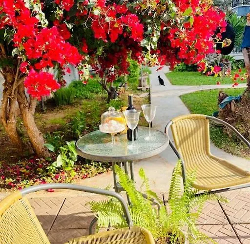 Semesterbostad Garden *